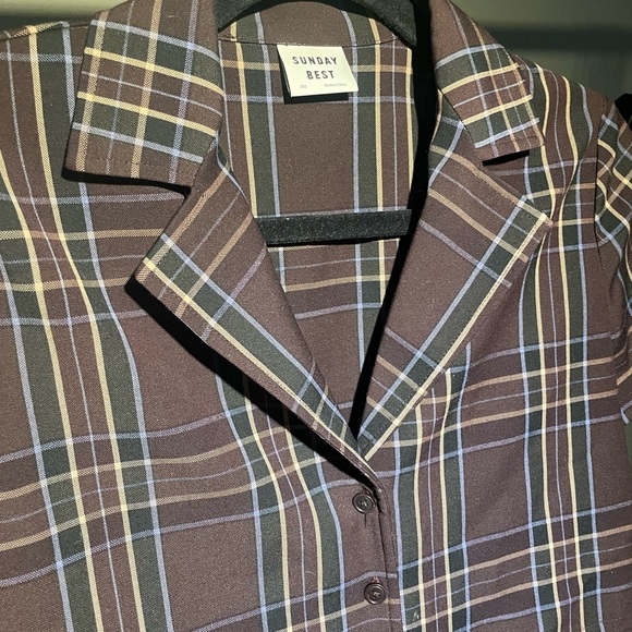 ARITZIA Sunday Best Tuesday Button-Up - Picture 9 of 12